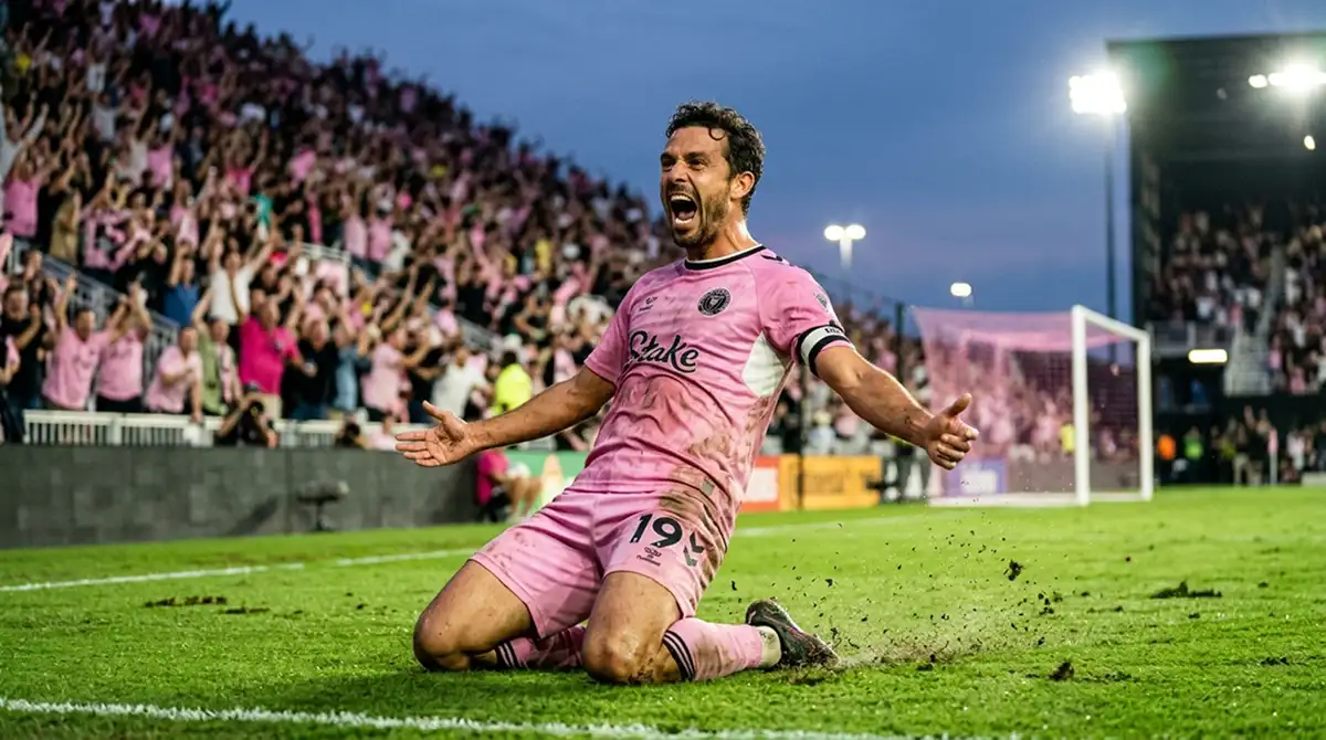 Soccer-Stürmer beim Torjubel nach einem Treffer in einem MLS-Heimspiel