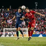 Spielszene aus der ersten MLS-Playoff-Runde im Best-of-3-Format unter Flutlicht
