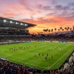 Soccer-Stadion an der amerikanischen Westküste bei Sonnenuntergang während eines MLS-Spiels